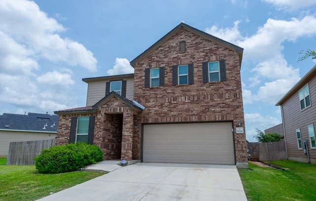 4-bedroom rental at 5526 Castle Brook Dr in San Antonio, TX — photo 3