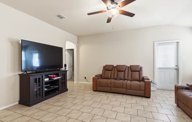 Home for sale at 3918 Goliad Frd in San Antonio, TX — photo 3