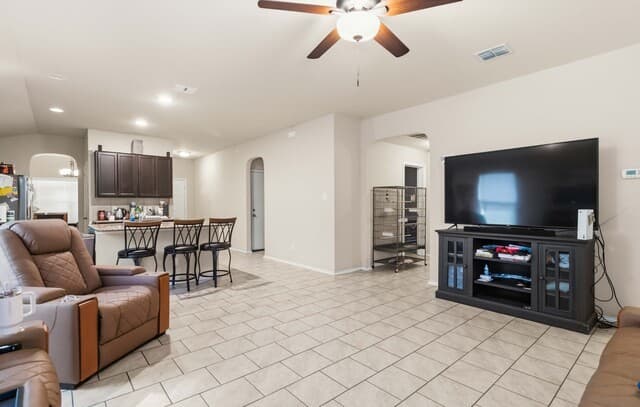 Home for sale at 3918 Goliad Frd in San Antonio, TX — photo 5