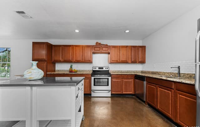 Home for sale at 451 N San Joaquin Ave in San Antonio, TX — photo 3
