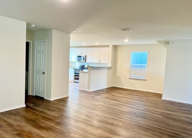4-bedroom rental at 6234 Fieldrun in San Antonio, TX — photo 2