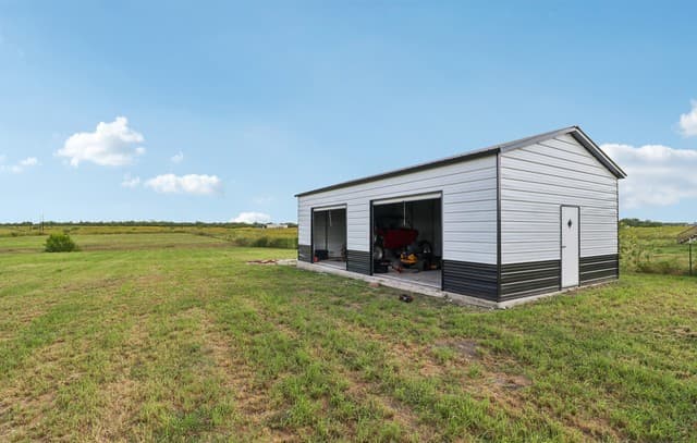 3-bedroom home for sale at 2629 Fm 1332 in Jourdanton TX