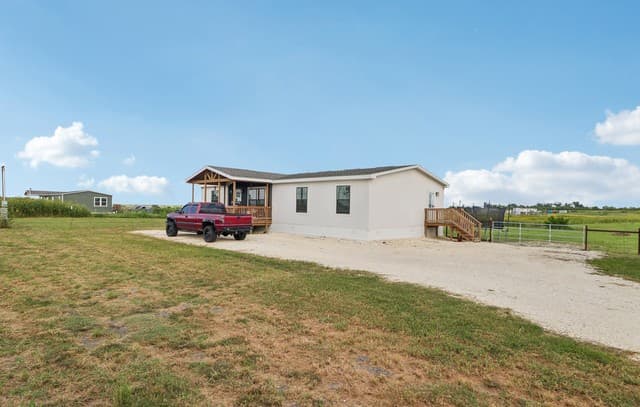 Home for sale at 2629 Fm 1332 in Jourdanton, TX — photo 4