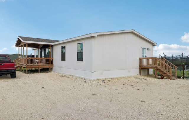 Home for sale at 2629 Fm 1332 in Jourdanton, TX — photo 5