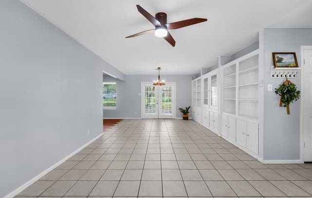 Home for sale at 1305 E Colorado in Pearsall, TX — photo 3