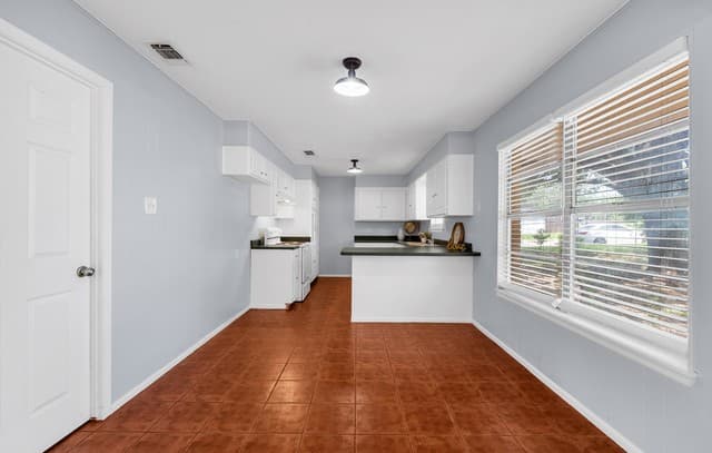 Home for sale at 1305 E Colorado in Pearsall, TX — photo 4