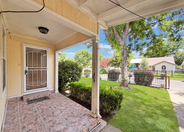 Home for sale at 1450 Brighton Avenue in San Antonio, TX — photo 4