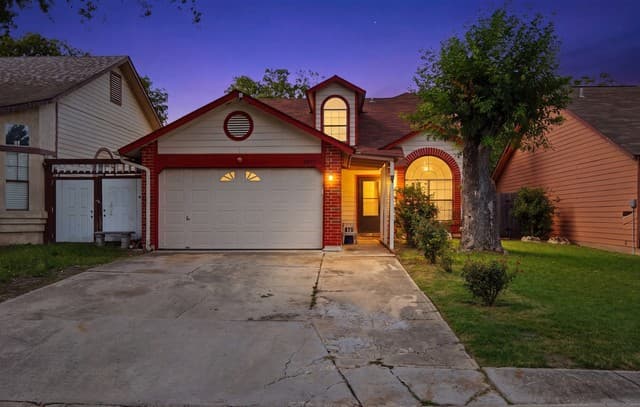 Home for sale at 5987 Catalina Sunrise Dr in San Antonio, TX — photo 2