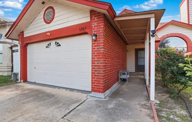 Home for sale at 5987 Catalina Sunrise Dr in San Antonio, TX — photo 5