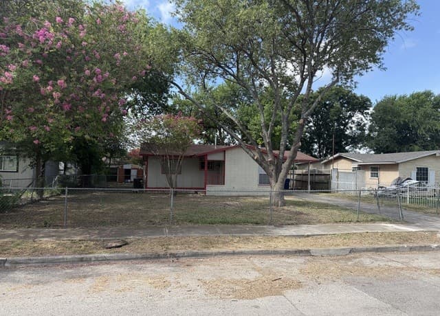 Home for sale at 7110 Castleridge St in San Antonio, TX — photo 2