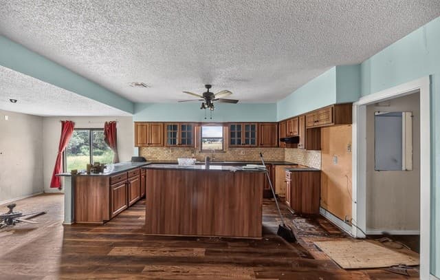 Home for sale at 6297 S Fm 3465 in Adkins, TX — photo 4