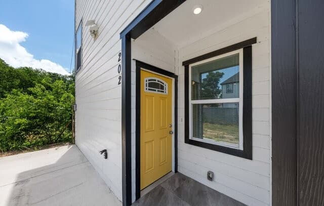 2-bedroom rental at 323 Gabriel Unit 202 in San Antonio, TX — photo 3