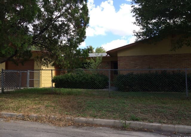 Home for sale at 2139 Babs Dr in San Antonio, TX — photo 2