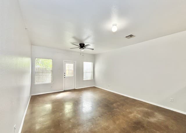 3-bedroom rental at 10814 Mathom Lndg Unit 2 in Universal City, TX — photo 5