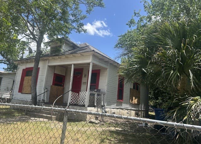 Home for sale at 922 Denver Blvd in San Antonio, TX — photo 1