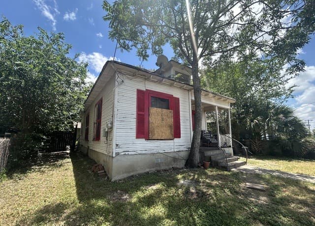 Home for sale at 922 Denver Blvd in San Antonio, TX — photo 2