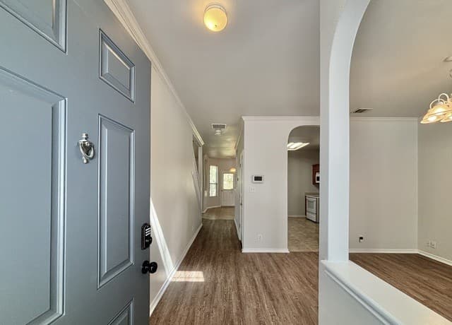 3-bedroom rental at 9130 Feather Blf in Helotes, TX — photo 2