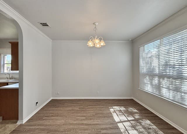 3-bedroom rental at 9130 Feather Blf in Helotes, TX — photo 3