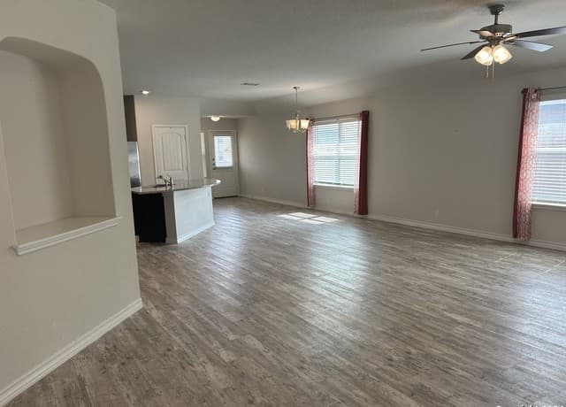 4-bedroom rental at 216 Grand Rpds in Cibolo, TX — photo 5