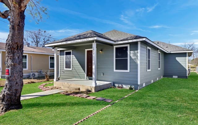 Home for sale at 1635 Arbor Pl in San Antonio, TX — photo 2