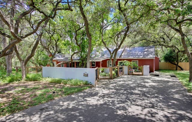 Home for sale at 104 Wisteria in San Antonio, TX — photo 2