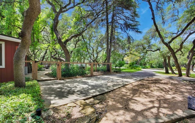 Home for sale at 104 Wisteria in San Antonio, TX — photo 4