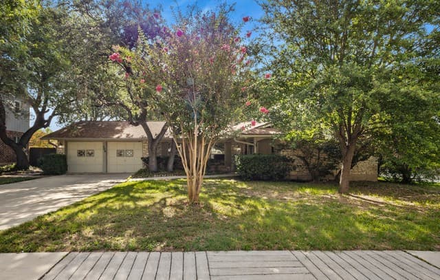 Home for sale at 506 Cordoba Dr in Universal City, TX — photo 1