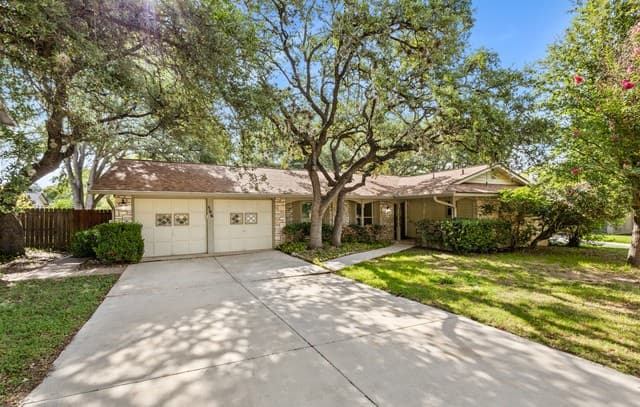 Home for sale at 506 Cordoba Dr in Universal City, TX — photo 2