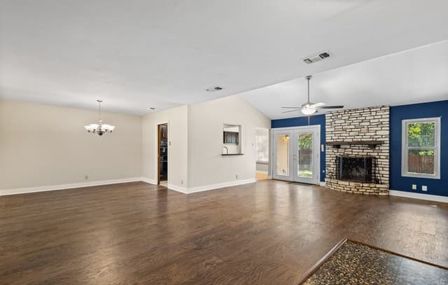 Home for sale at 506 Cordoba Dr in Universal City, TX — photo 4