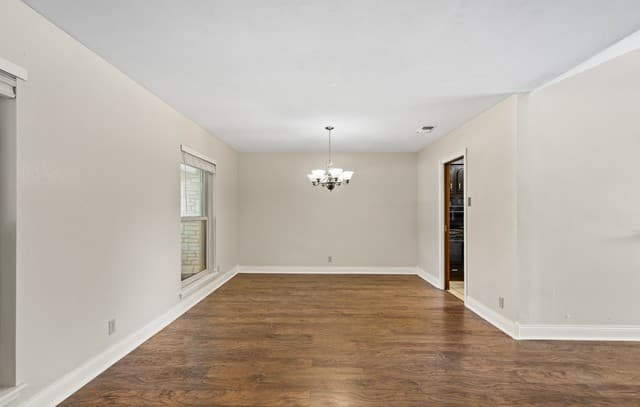 Home for sale at 506 Cordoba Dr in Universal City, TX — photo 5