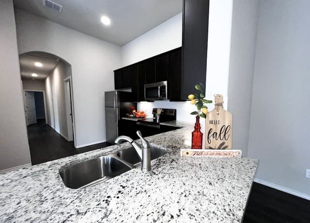 3-bedroom rental at 9221 Groff Lndg Unit 1 in Converse, TX — photo 4