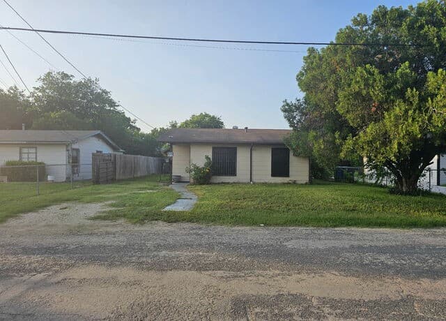 Home for sale at 271 Wahrmund Ct in San Antonio, TX — photo 1