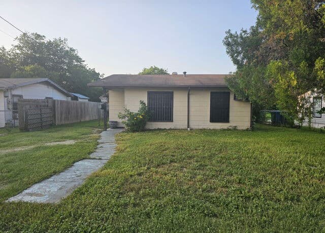 Home for sale at 271 Wahrmund Ct in San Antonio, TX — photo 2