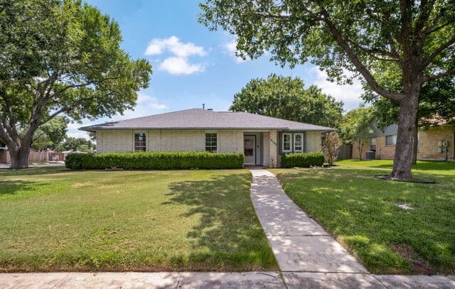 Home for sale at 14102 Susancrest Drive in San Antonio, TX — photo 2