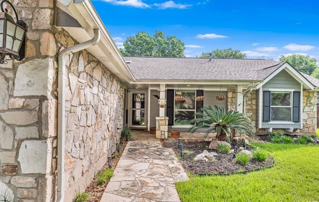 Home for sale at 13863 Brook Hollow Blvd in San Antonio, TX — photo 2