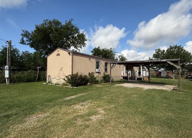 Home for sale at 723 Kayroe Rd in Adkins, TX — photo 1