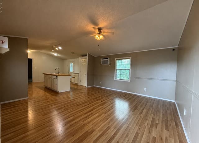 Home for sale at 723 Kayroe Rd in Adkins, TX — photo 3