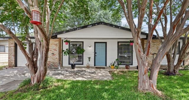 Home for sale at 1025 Williamsburg in Schertz, TX — photo 1