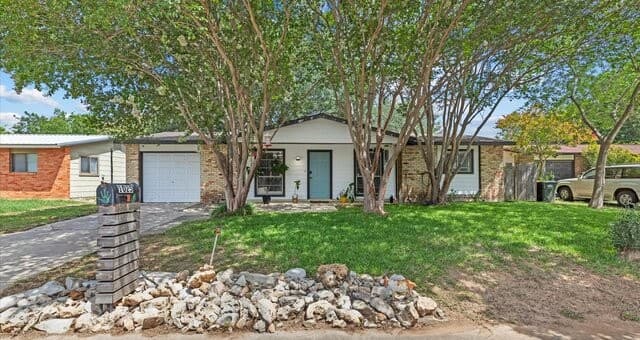 Home for sale at 1025 Williamsburg in Schertz, TX — photo 2