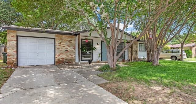 Home for sale at 1025 Williamsburg in Schertz, TX — photo 3