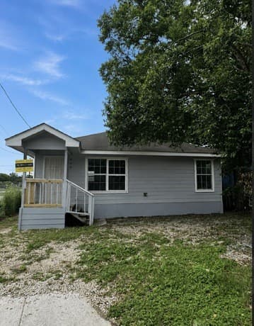 Home for sale at 408 Sw 41st St in San Antonio, TX — photo 2