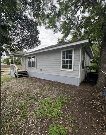 Home for sale at 408 Sw 41st St in San Antonio, TX — photo 3