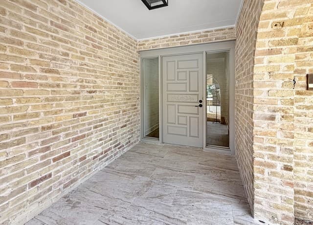 Home for sale at 9113 Bonny Brk in Windcrest, TX — photo 4