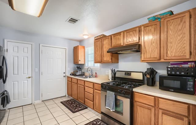 Home for sale at 151 Pima St in San Antonio, TX — photo 5