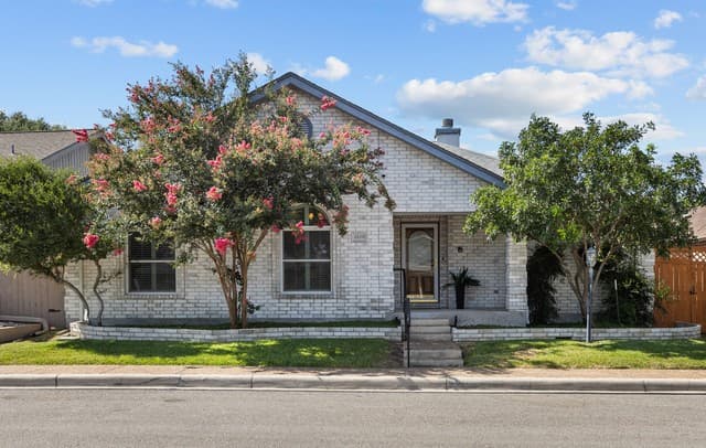 Home for sale at 6119 Crescent Fls in Windcrest, TX — photo 2