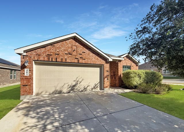 4-bedroom rental at 401 Utica Way in Cibolo, TX — photo 2
