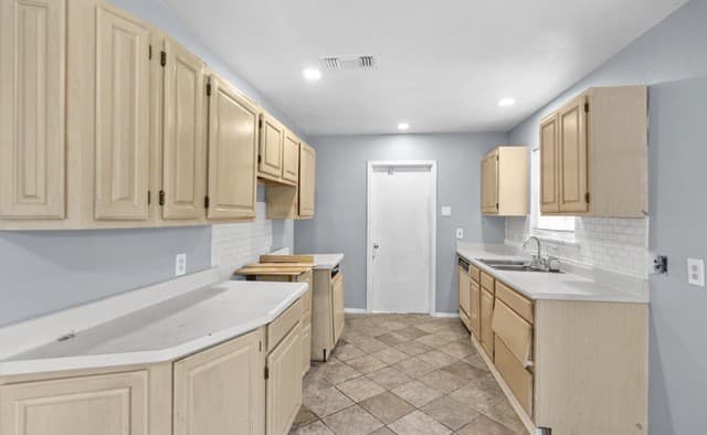 Home for sale at 6806 Bender Dr in San Antonio, TX — photo 5