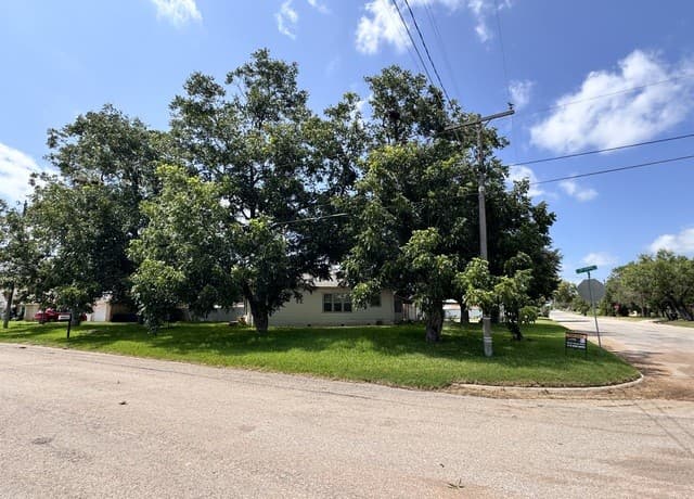 3-bedroom home for sale at 604 E Rio Grande in Pearsall TX