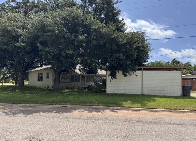 Home for sale at 604 E Rio Grande in Pearsall, TX — photo 4
