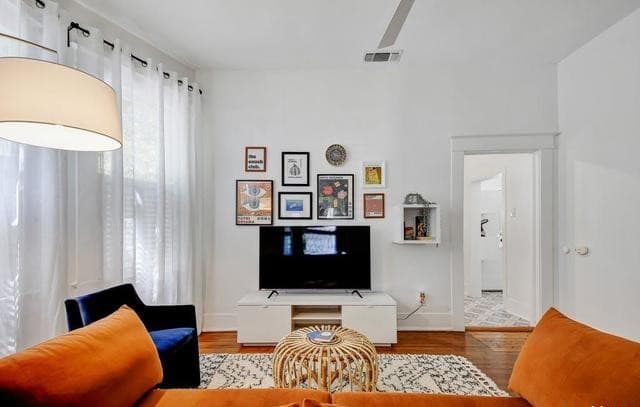 2-bedroom rental at 201 Berkshire in San Antonio, TX — photo 4